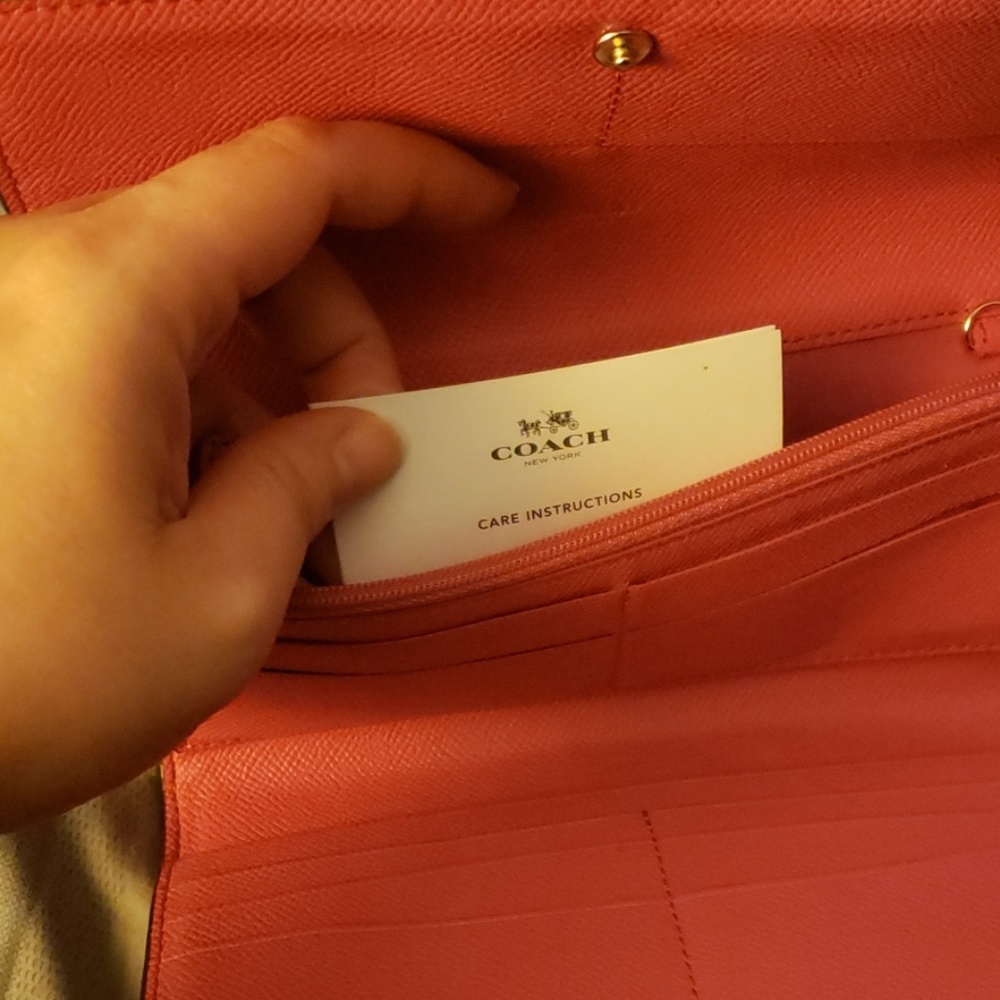 Authentic Beautiful wallet - Picture 4 of 4